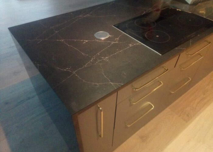 GN-202020 Planet Pluto kjøkkenøya Drammen